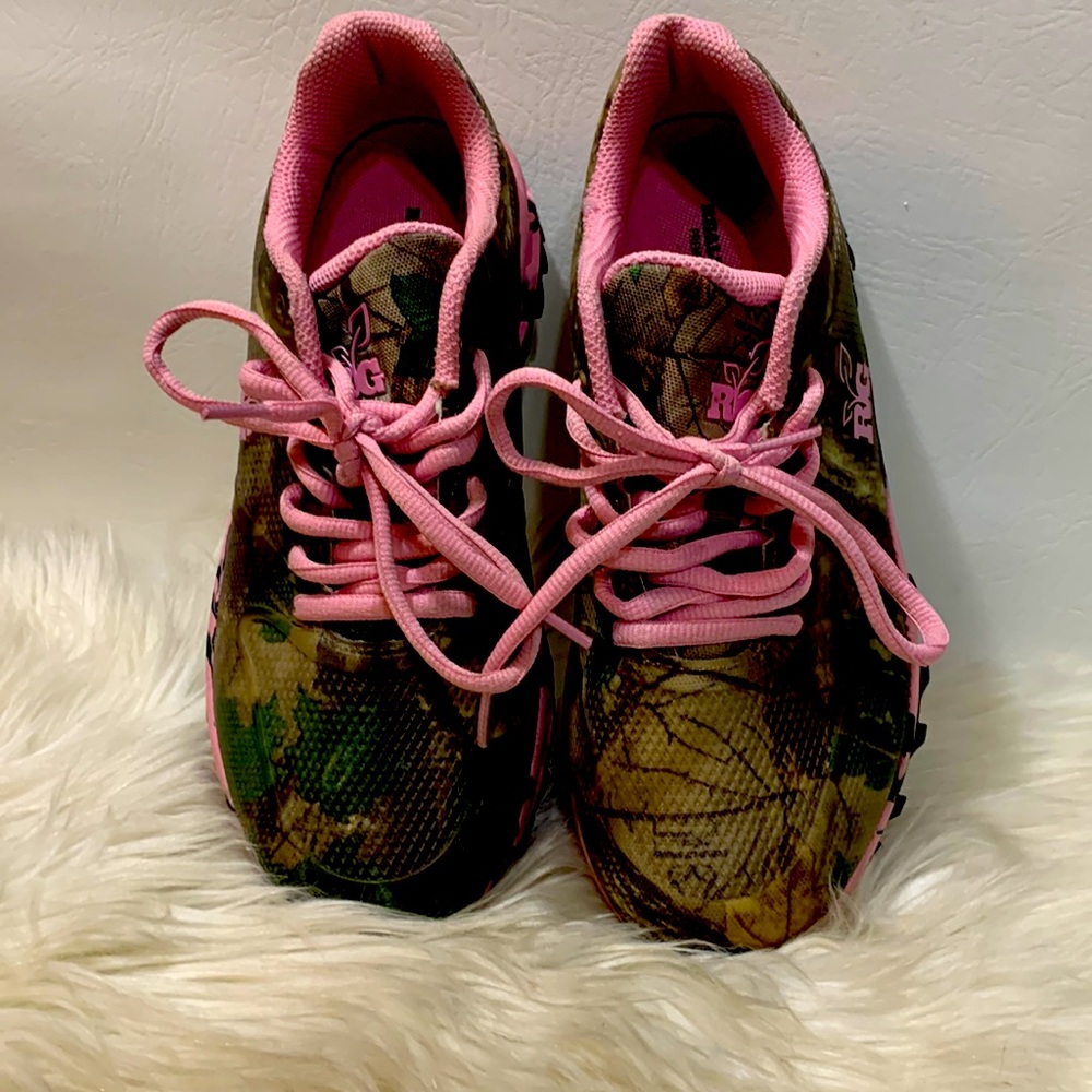 Real Tree Girl Size 7.5”Mamba “Woman’s Sneaker